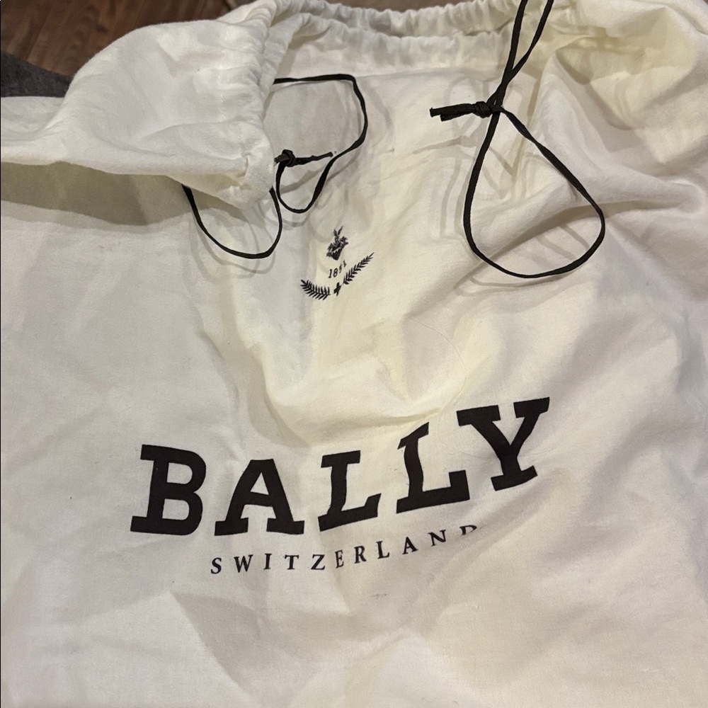 Bally Switzerland authentic Crossbody/shoulder bag EUC - Picture 13 of 13